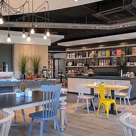 Hotel Campanile & Restaurant Zuid-oost 3*