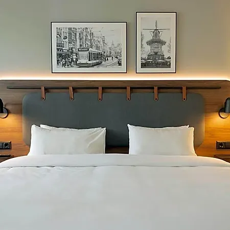 Hotel Campanile & Restaurant Zuid-oost 3*