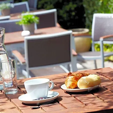 Hotel Campanile & Restaurant Zuid-oost 3*