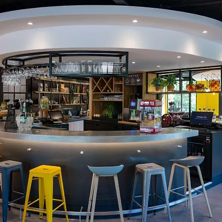 Отель Campanile & Restaurant Zuid-oost